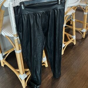 Never worn Commando Faux Leather Leggings – Size M
